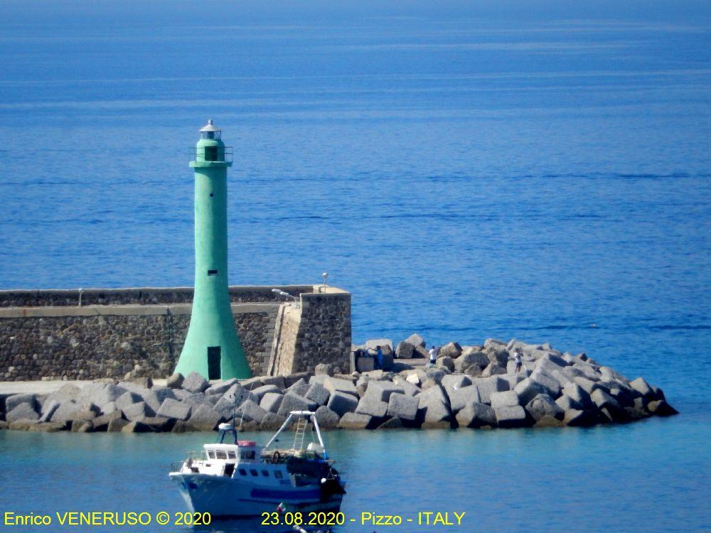 70a  - Fanale verde ( Porto di Vibo Marina  - ITALIA)  Green  lantern of the Vibo Marina  harbour  - ITALY.jpg